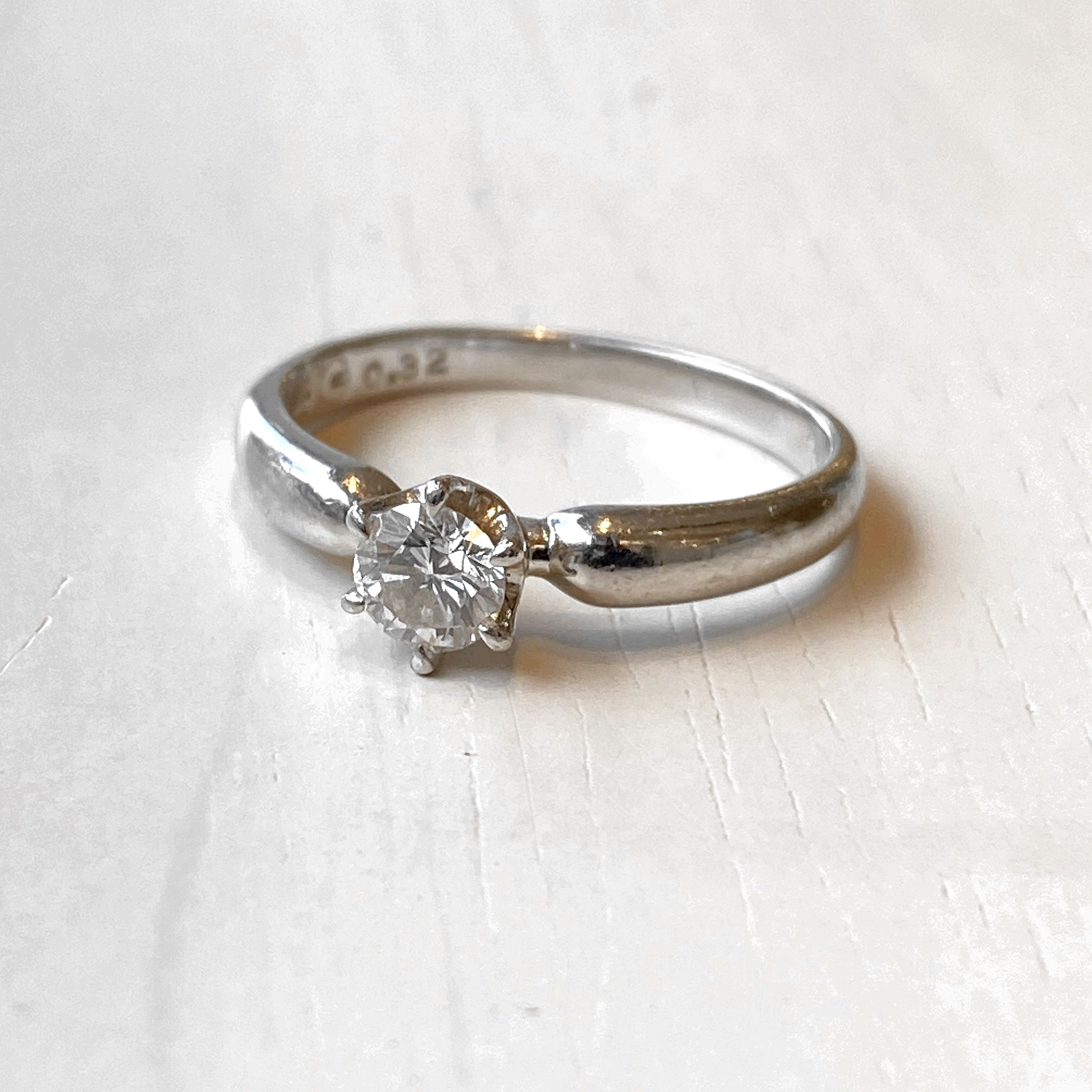 エンゲージリングをペンダントトップへ-Before エンゲージリングをペンダントトップへ-Before