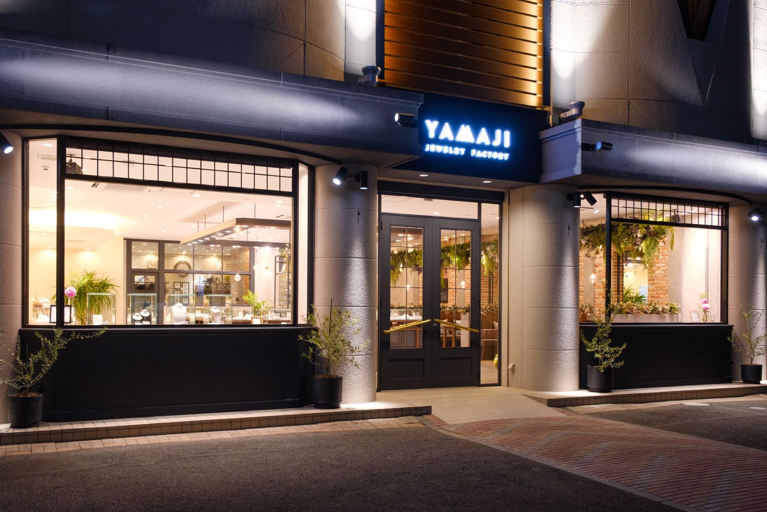 ヤマジ ジュエリーファクトリー 岡山本店 ヤマジ ジュエリーファクトリー 岡山本店